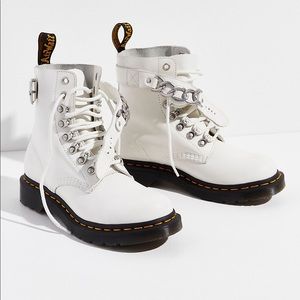 1460 Pascal Chain Lace-Up Boots